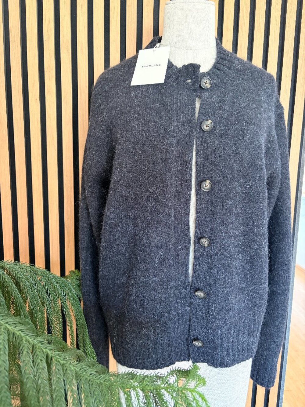 Everlane Crew Cardigan in Alpaca M Heathered Black